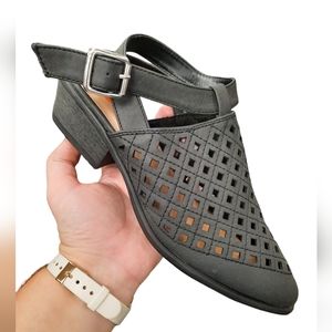 Bamboo Sadie Slingback Bootie Perforated Faux Suede Shootie NEW 11 Black Shoes